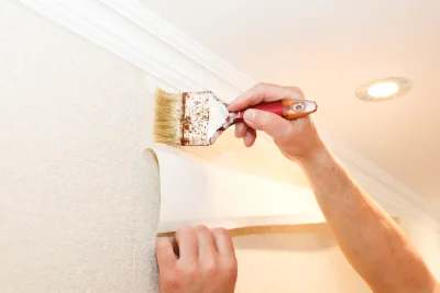 Pose de papier peint à l'Hôtellerie — revêtements muraux et toiles de verre